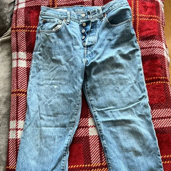 Light wash Levi 401 straight leg jeans